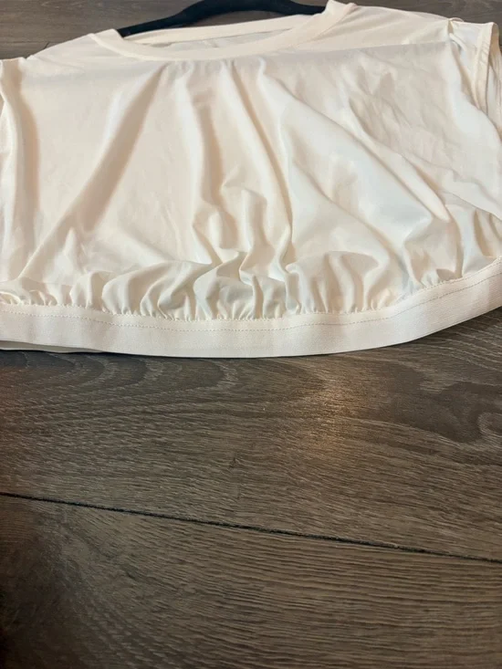 HALARA Cream Gathered-Hem Crop Top NWOT - Picture 3 of 5